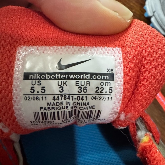 Nike Dynamic Red and Blue Athletic Shoes - Picture 3 of 4